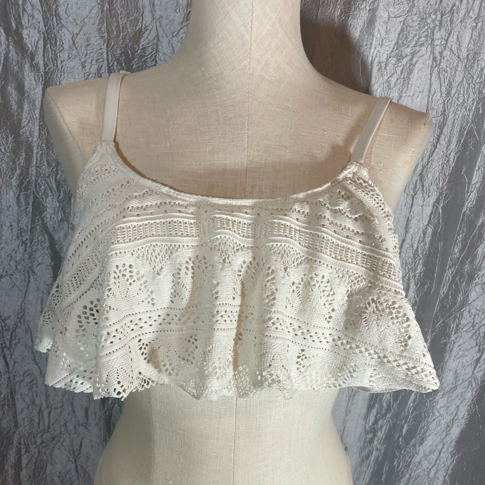 Kenneth Cole Reaction white ruffled knit swim top M